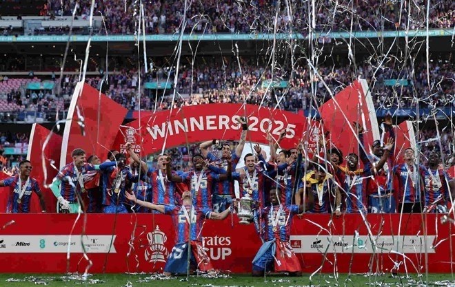 Marc Guehi la doi truong cua Crystal Palace vo dich FA Cup mua truoc. Anh: AFP