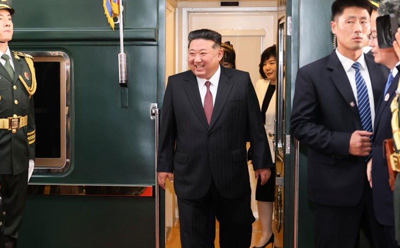 North Korean leader Kim Jong-un when he just arrived in Beijing (China) to attend the parade to celebrate the 80th anniversary of theth Phap Viet Minh victory. Photo: Xinhua