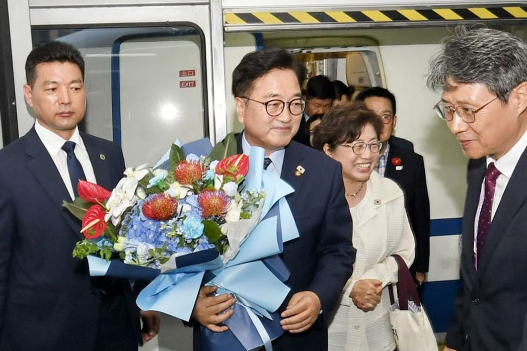Chu tich Quoc hoi Han Quoc Woo Won-shik (o giua). Anh: Xinhua