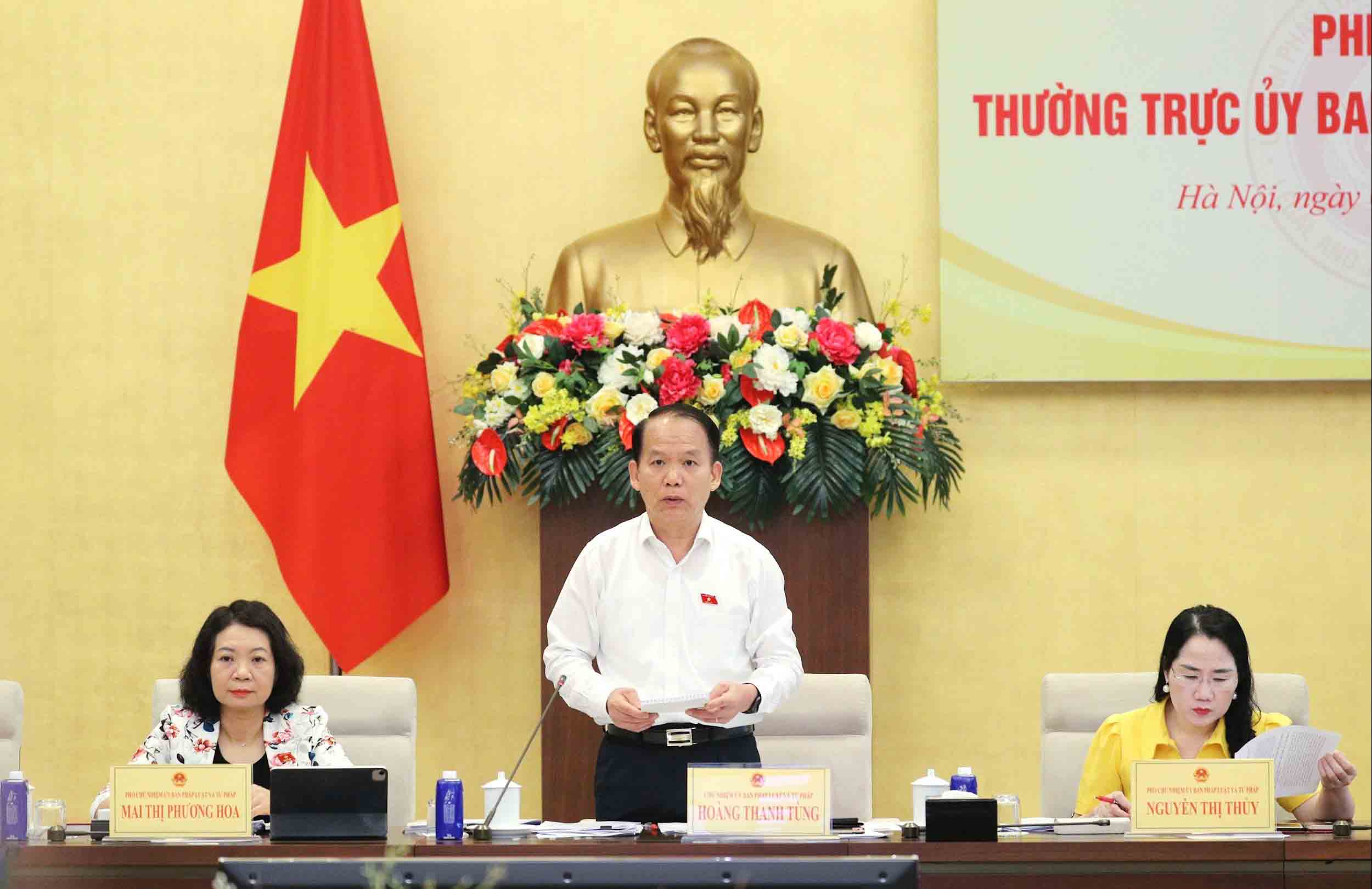 According to Chairman of the Law and Justice Committee Hoang Thanh Tung, it is necessary to further assess the situation of organizing the judicial system according to the 2-level local government organization model. Photo: Ho Long.