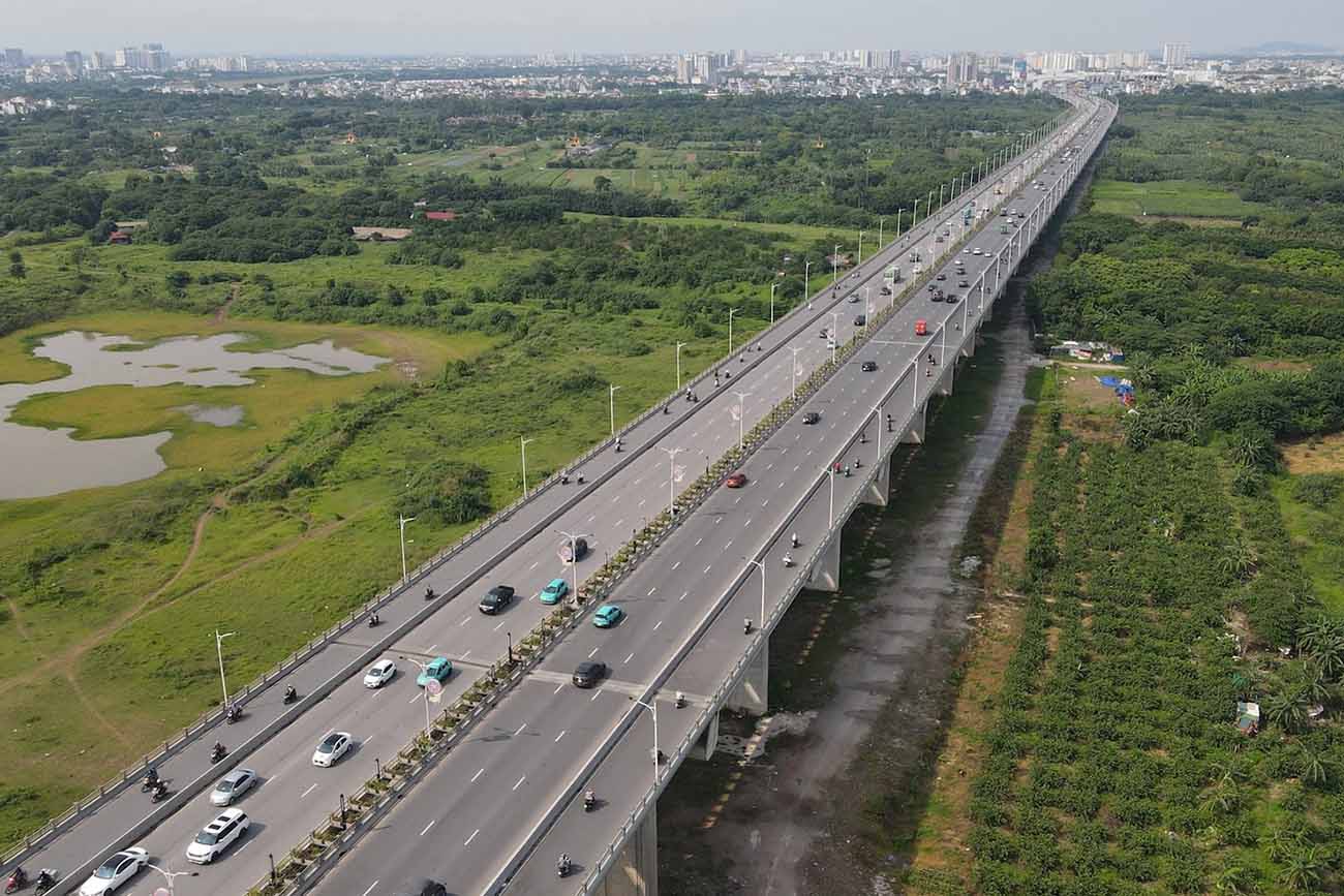 Vinh Tuy Bridge, Hanoi. Photo: Le Khanh