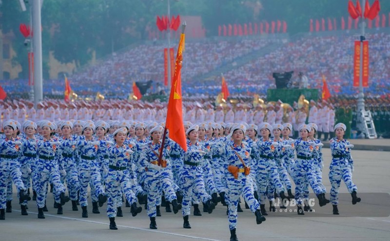 The female military police officers parade and march on Ba Dinh Square on September 2. Photo: Tuan Anh