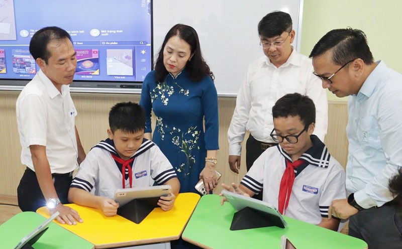 Chu Van An Secondary School (Gia Vien Ward) has a signboard for the project "Digital Transformation Classroom". Photo: Hai Phong Portal