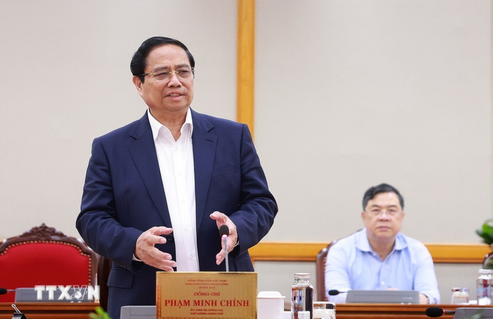 Politburo member and Prime Minister Pham Minh Chinh chaired a meeting with the Standing Committees of the An Giang and Lam Dong Provincial Party Committees on preparing for the Party Congresses of the provinces for the 2025-2030 term. Photo: VNA
