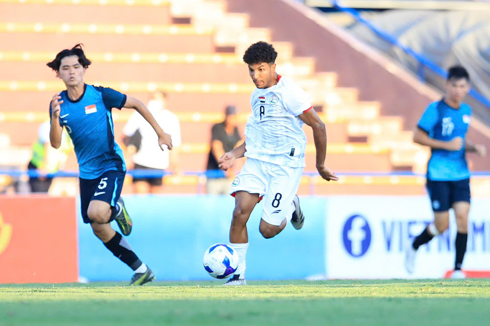 Le Yemen U23 (en blanc) remporte la victoire lors du match d'ouverture du groupe C des eliminatoires du Championnat d'Asie U23 2026. Photo : Minh Dan