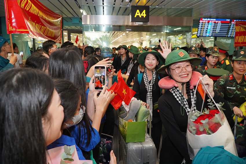 Cac chien si khong giau noi niem vui, su tu hao sau khi tro ve tu Thu do Ha Noi. Anh: Anh Tu