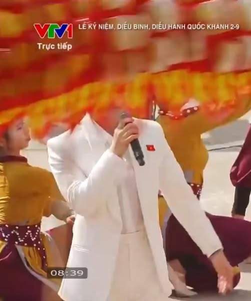Truc Nhan chia se hinh anh tren trang fanpage. Anh chup tu video