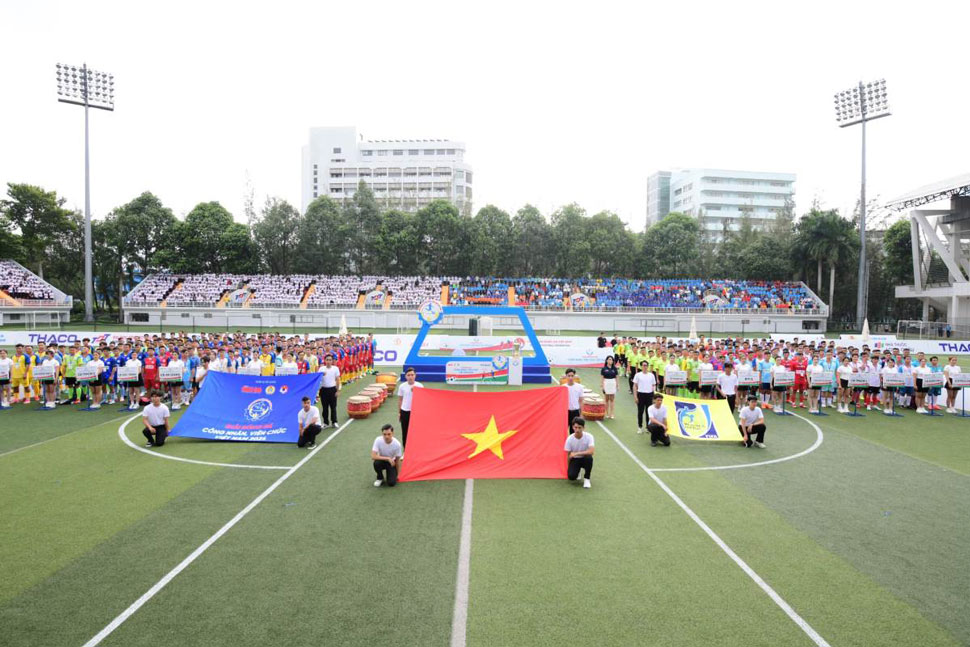 Gia Lai 지방 노동조합을 포함한 2024년 노동자-공무원 축구 대회 참가팀. 사진: Quang Dinh