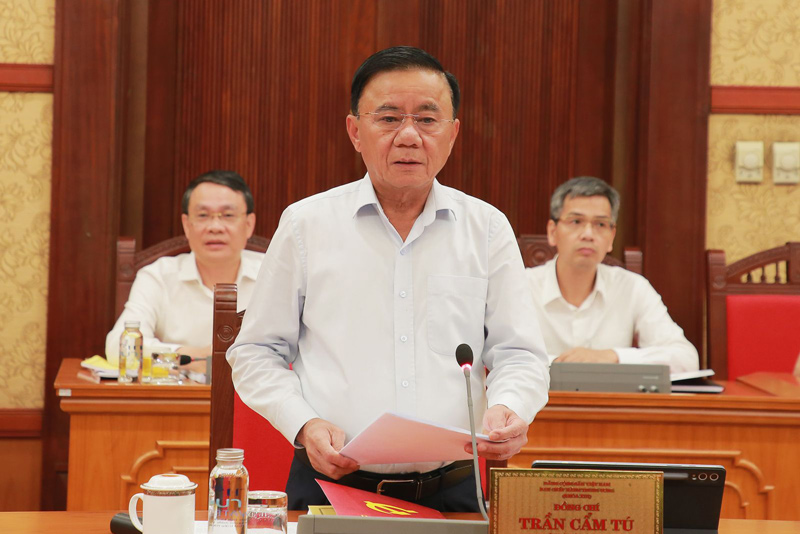 Thuong truc Ban Bi thu Tran Cam Tu ket luan buoi lam viec. 