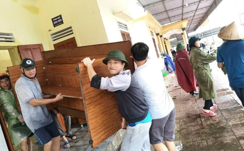 The education sector urgently overcomes the consequences of storm No. 5 to prepare for the opening ceremony of the new school year. Photo: Quoc Hiep