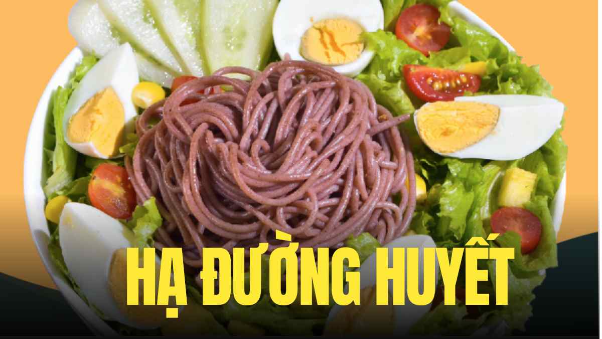 Brown rice noodles, bean sprouts, boiled eggs and herbs, a delicious combination and a stable support for lowering blood sugar. Graphics: Tra My