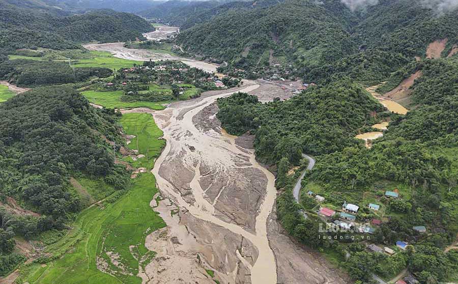 La commune de Muong Pon - qui a subi d'horribles crues soudaines en juillet 2024 - sera investie dans la construction d'une riviere de plus de 6 6 km de long. Photo : Thanh Binh