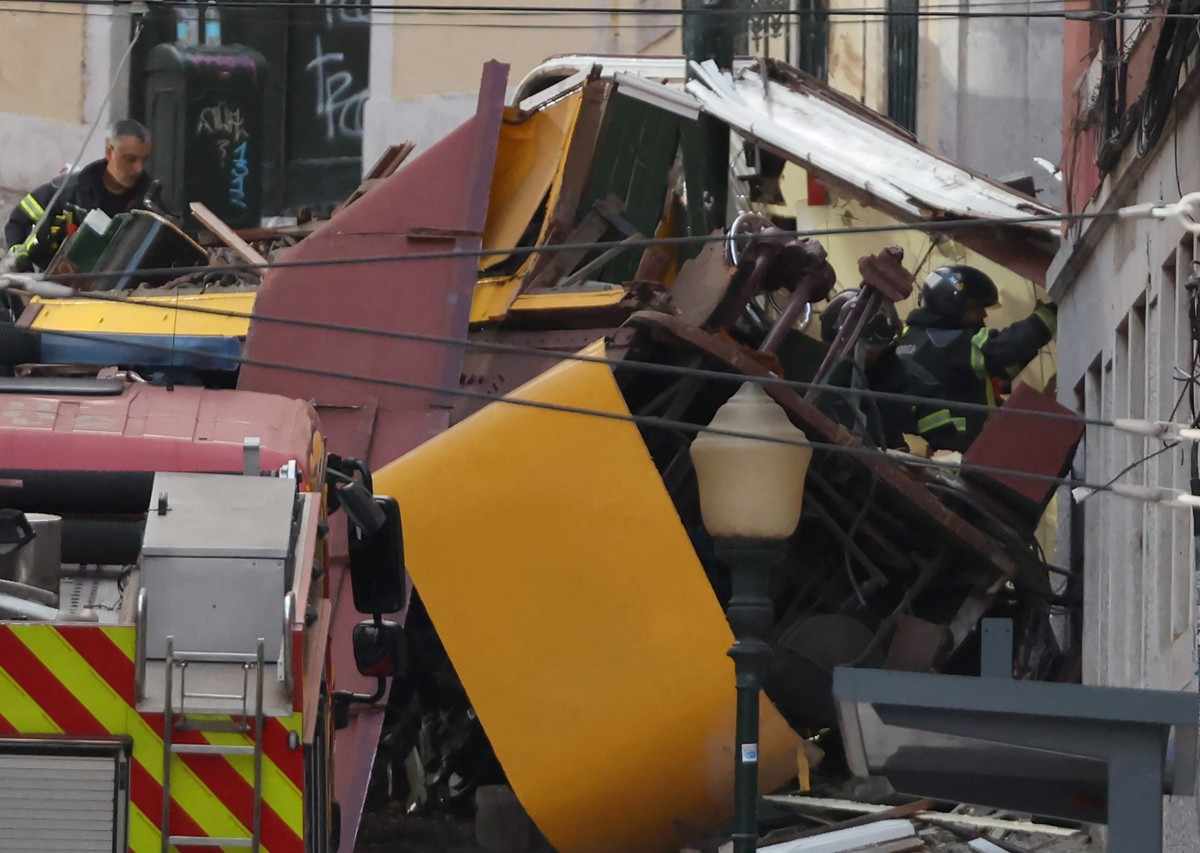 Scene of the train accident in Lisbon, Portugal, on September 3, 2025. Photo: AFP
