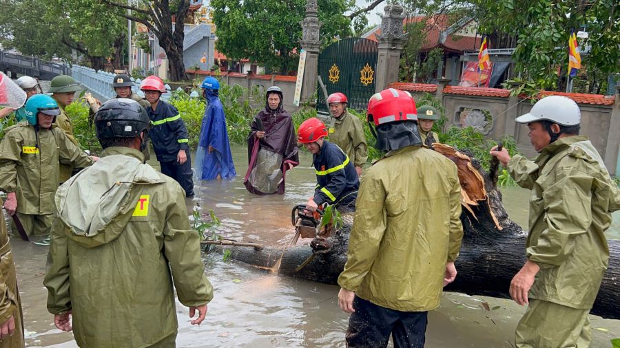 9月29日朝、Thanh Hoa省ホアンフーコミューンの台風後の荒廃の様子。写真:Quach Du
