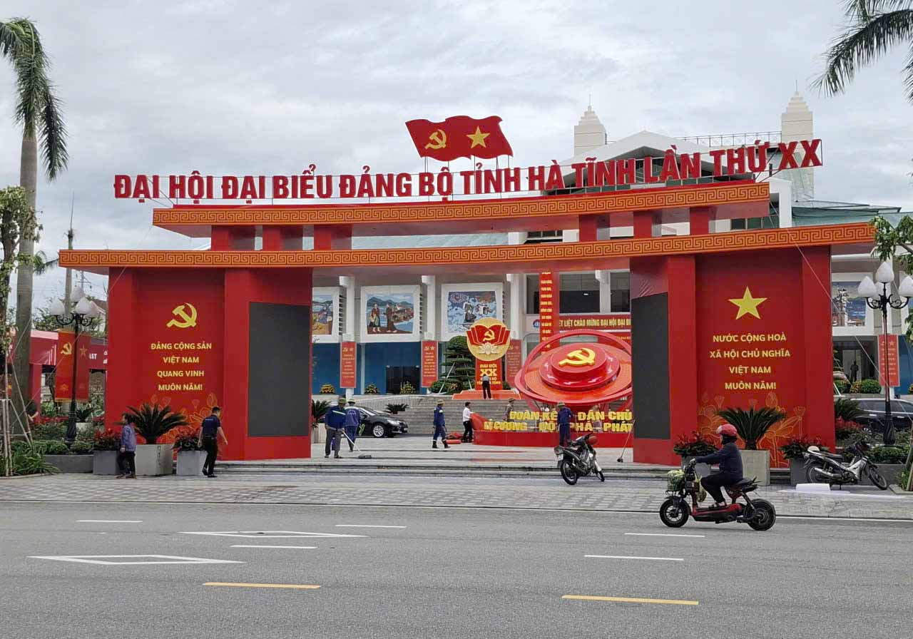The Center for Culture - Cinema and Tourism Promotion of Ha Tinh province is ready for the 20th Ha Tinh Provincial Party Congress taking place from the afternoon of September 30. Photo: Tran Tuan.