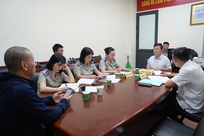 Trong buổi tiếp công dân, lãnh đạo Bộ Tư pháp yêu cầu các đơn vị có liên quan xem xét, kiểm điểm trách nhiệm chậm thực hiện kết luận thanh tra. Ảnh: Bộ Tư pháp 

