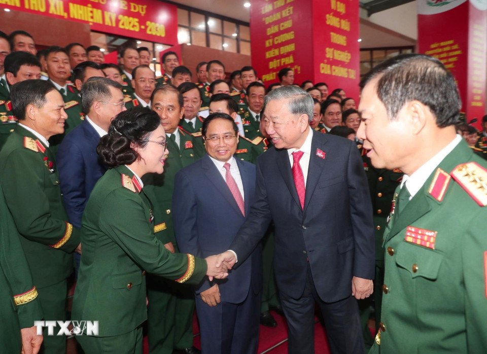 General Secretary To Lam with delegates attending the Congress. Photo: VNA