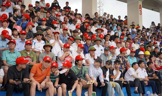 Người dân, du khách háo hức đến xem lễ hội ở Đồ Sơn, Hải Phòng. Ảnh: Mai Dung