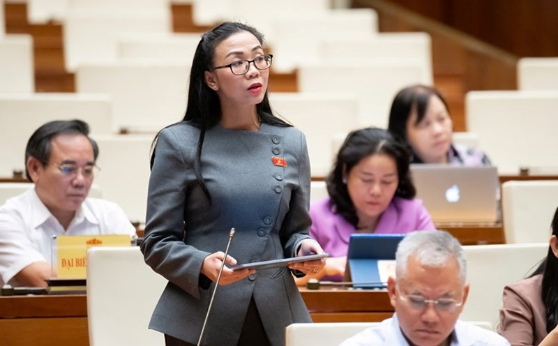 Delegate Trinh Thi Tu Anh said that controlling hundreds of thousands of livestream sessions per day is a big challenge. Photo: Quochoi.vn