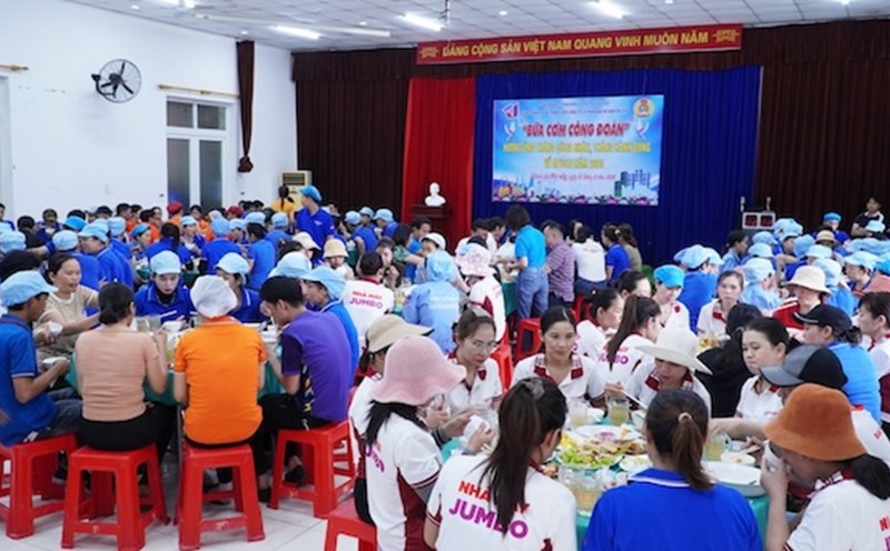 Union meal at Dam Phu My Packaging Joint Stock Company. Photo: CDN