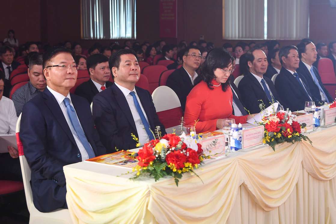 Pho Thu tuong Le Thanh Long tham du Dai hoi thi dua yeu nuoc nganh Cong Thuong lan thu IV. Anh: Thanh Tuan 