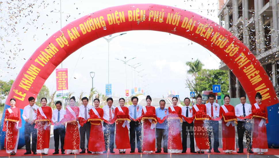 Cat bang khanh thanh Duong Dien Bien Phu noi dai den Khu do thi Diem Van. Anh: Hoai Phuong