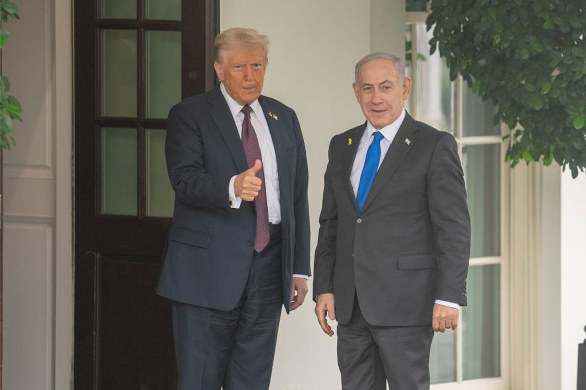 Tong thong My Donald Trump va Thu tuong Israel Benjamin Netanyahu truoc them cuoc hoi dam ngay 29.9 tai Nha Trang. Anh: Xinhua