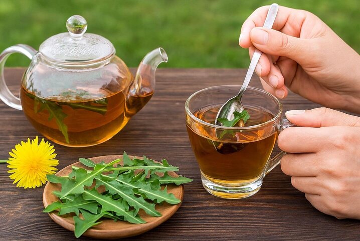 Drinking dried watermelon tea 1-2 times a day can help reduce uric acid. Graphics: Huong Giang