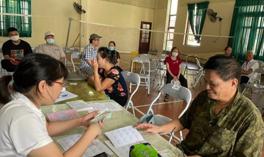 BHXH tỉnh Bắc Ninh phối hợp chi trả lương hưu, trợ cấp BHXH cho người hưởng. Ảnh: BHXH tỉnh Bắc Ninh