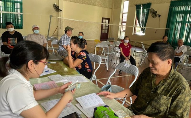 Bac Ninh Social Insurance coordinates to pay pensions and social insurance benefits to beneficiaries. Photo: Bac Ninh Social Insurance