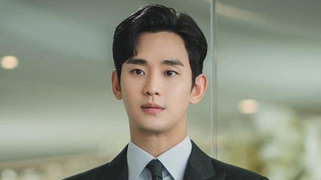 Kim Soo Hyun became famous from a TV series. Photo: Netflix