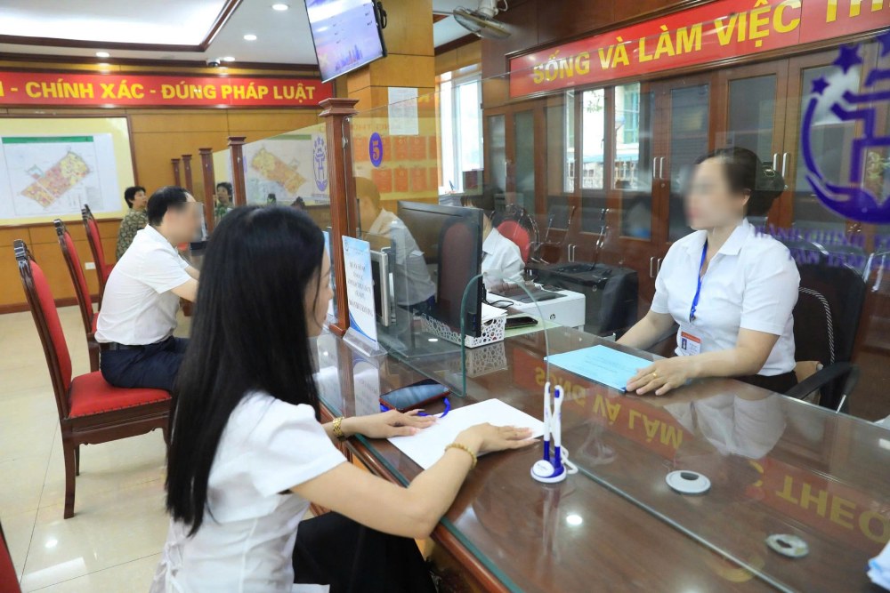 The Government Steering Committee directs the urgent payment of benefits for officials on leave according to Decree 178. Photo: Pham Dong