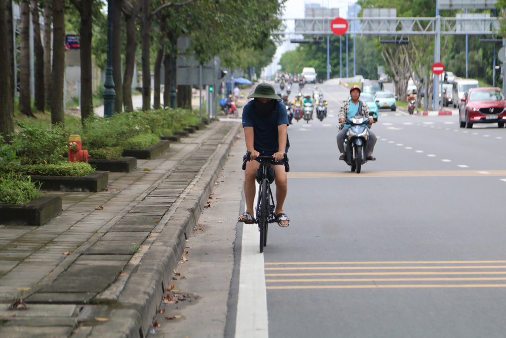 Nhieu nguoi dan phan khoi truoc thong tin thanh pho se lam lan duong rieng cho xe dap. Anh: Anh Tu