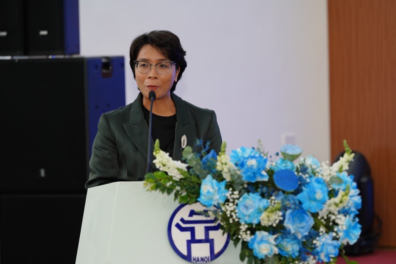 Ba Tran Thuy Chi - Chu tich Lien doan bong chuyen Ha Noi phat bieu tai le ky ket. Anh: LDBC Ha Noi