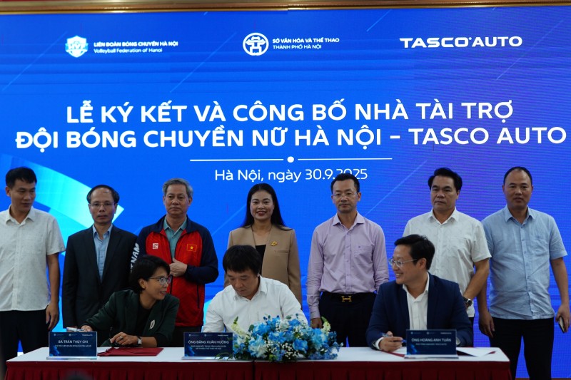 Le ky ket hop tac giua Lien doan bong chuyen Ha Noi va nha tai tro. Anh: LDBC Ha Noi