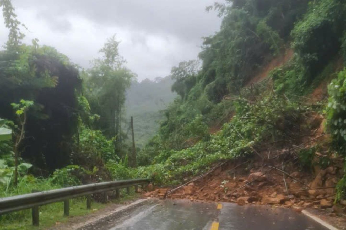 serious landslide on National Highway 217 through Trung Ha commune. Photo: Xuan Hung