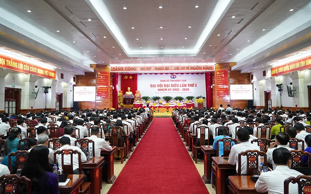 Dai bieu tham gia phien be mac Dai hoi. Anh: Cong thong tin dien tu Dong Thap. 
