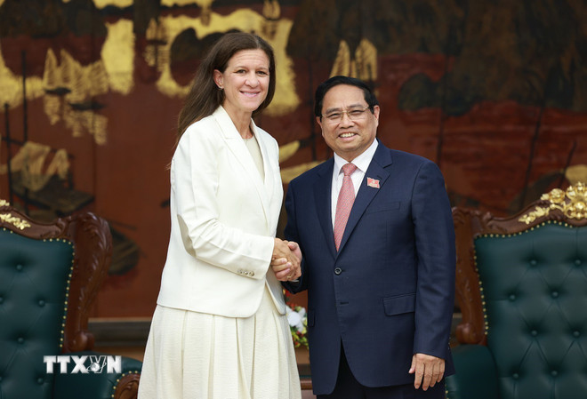 Politburo member and Prime Minister Pham Minh Chinh received Ms. Maria Zingoni - Executive Director in charge of the power source department of GE Vernova Company (USA). Photo: VNA