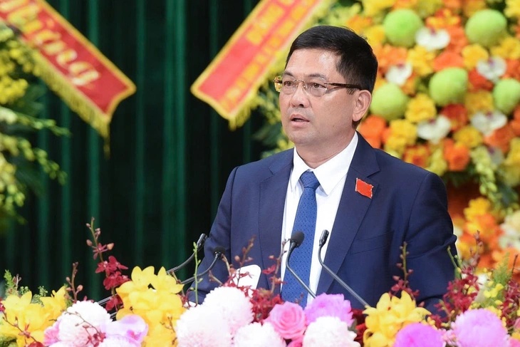 Nguyen Hong Thai Bac Ninh 지방 당위원회 신임 서기가 임무를 수락하는 연설을 하고 있습니다. 사진: Thanh Cong