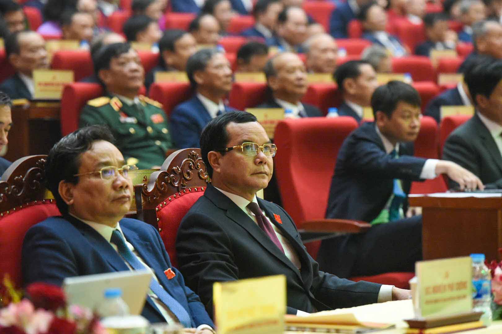 Ong Nguyen Dinh Khang - Uy vien Trung uong Dang, Uy vien Ban Thuong vu Dang uy MTTQ, cac doan the Trung uong, Pho Chu tich Uy ban Trung uong MTTQ Viet Nam, Bi thu Dang uy, Chu tich Tong LDLDVN (ben phai) du dai hoi. Anh: Tran Tuan