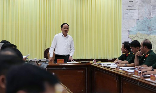 Chủ tịch UBND tỉnh Gia Lai Phạm Anh Tuấn chủ trì cuộc họp bàn phương án tìm kiếm tàu cá cùng 8 ngư dân bị mất liên lạc. Ảnh: Hoài Phương