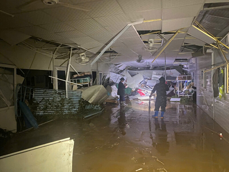 The scene of devastation in the area of the Dong Dang - Tra Linh Expressway Project Management Center. Photo: Tan Van
