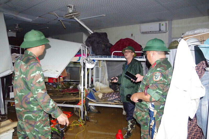 Cong tac tim kiem nan nhan bi lu cuon dang tich cuc trien khai. Anh: Tan Van