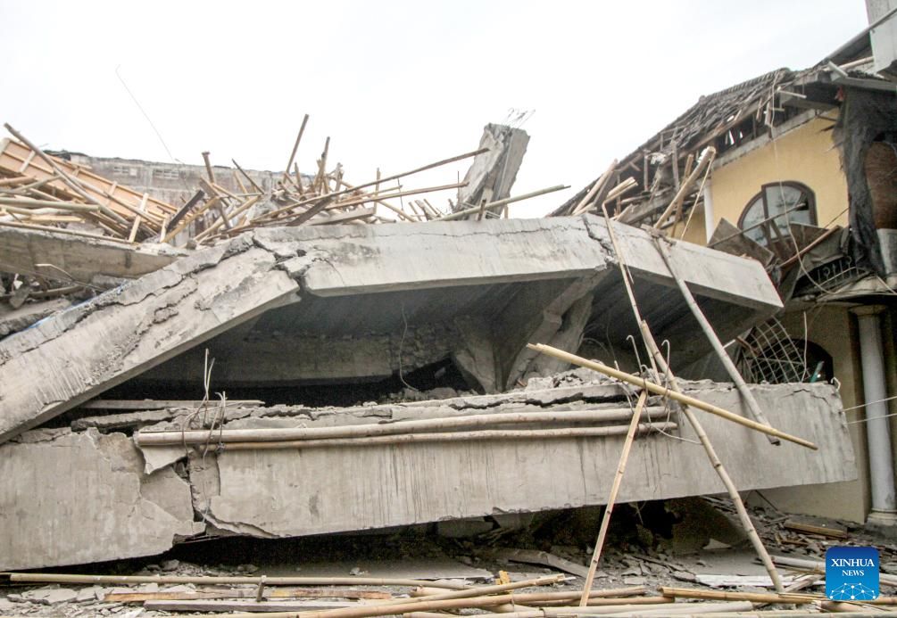 Hiện trường vụ sập trường ở Indonesia ngày 29.9. Ảnh: Xinhua