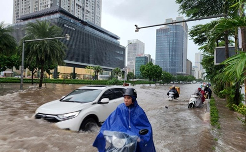 Hanoi announces 65 flooded spots. Photo: Minh Hanh