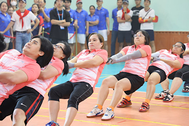 Workers compete at the Sports Festival of Vietnam Oil and Gas Technical Services Corporation. Photo:DK Union
