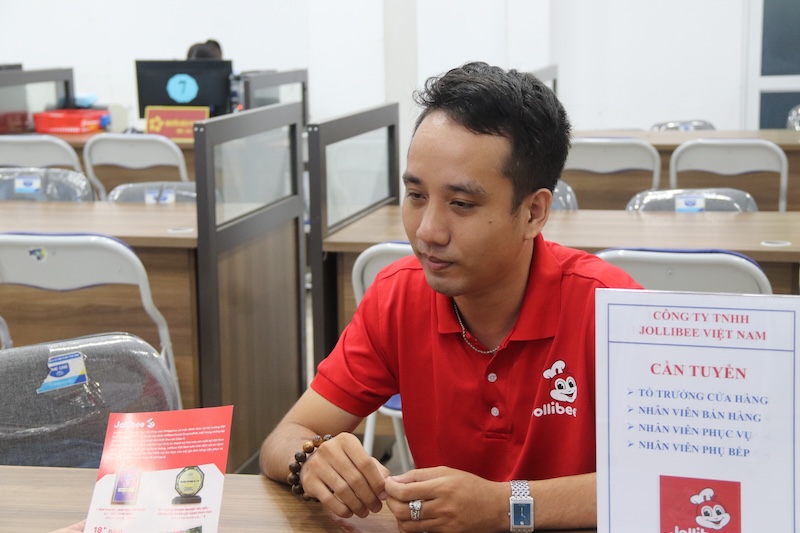 Ong Pham Manh Quan – Giam sat tuyen dung cua chuoi nha hang Jollibee khu vuc mien Bac. Anh: My Linh