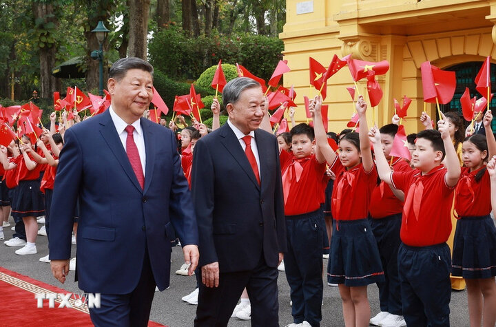 General Secretary To Lam presided over the welcoming ceremony for General Secretary and President of China Xi Jinping on a state visit to Vietnam on April 14, 2025. Photo: VNA