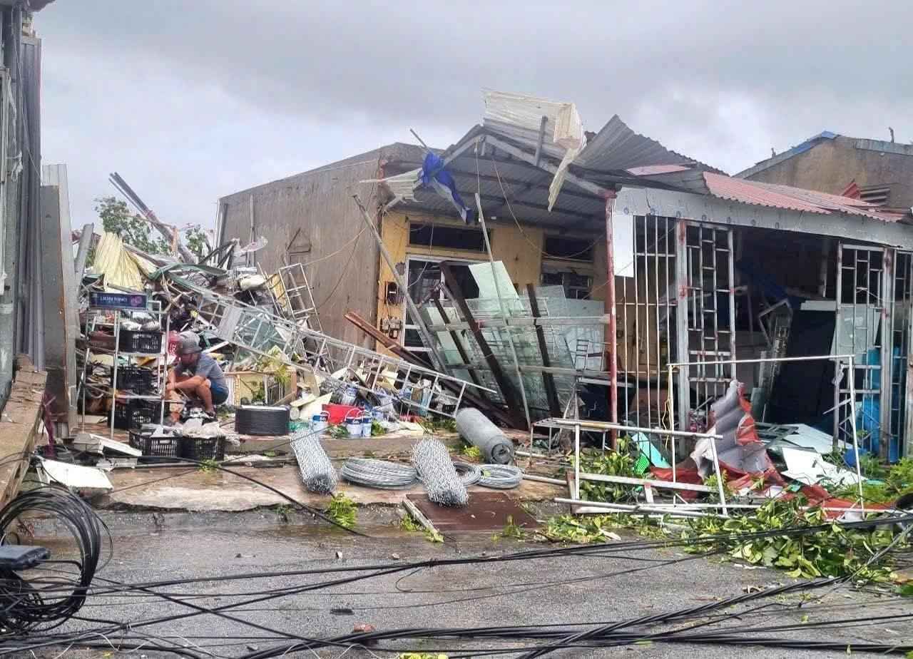 Storm No. 10 caused damage to Nghe An province of more than 1,400 billion VND. Photo: Ngoc Anh