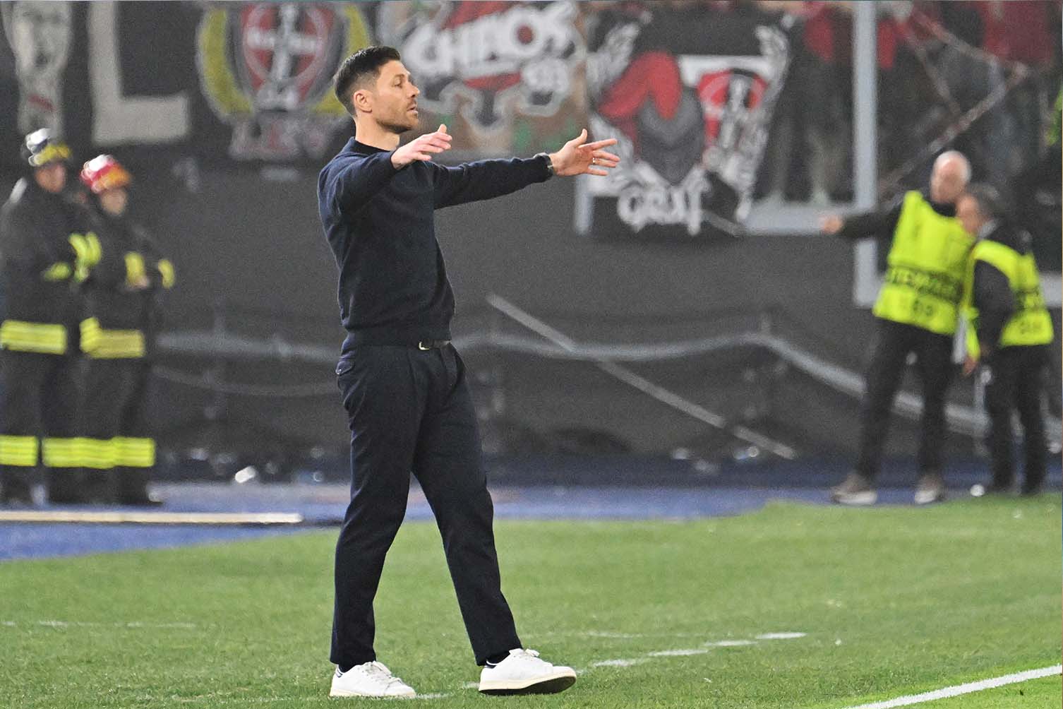 Xabi Alonso todavia tiene mucho tiempo para aprender en el Real Madrid. Foto: AFP